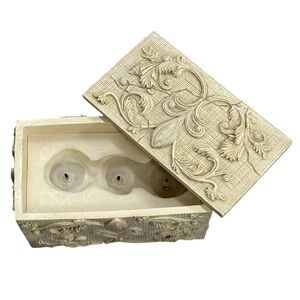 10/$25🦋 The Bombay Company Cream Filagree 3-Wick Candle